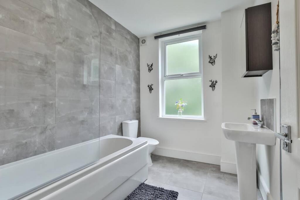 Refurbished Plush Property Great Transport Links Sheffield Bagian luar foto